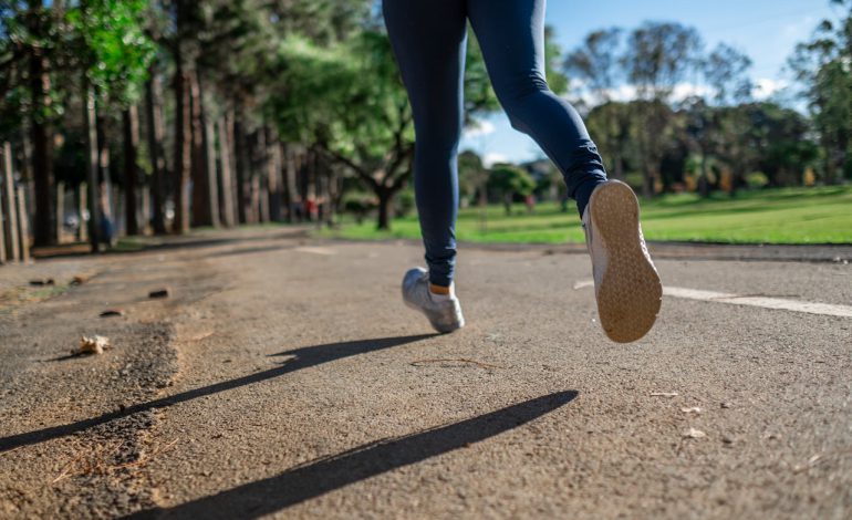 Od kanapy do 5k: Przewodnik dla początkujących biegaczy