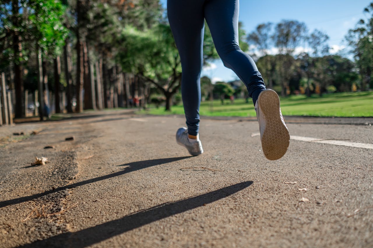 Od kanapy do 5k: Przewodnik dla początkujących biegaczy